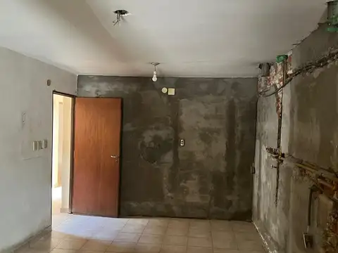 Casa 7 ambientes con 2 baños