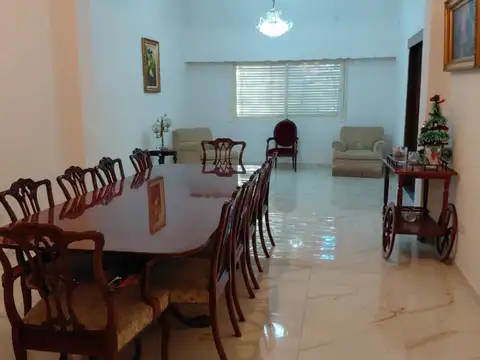 5 Amb CASA Jardin Quincho Cochera VENTA FLORES