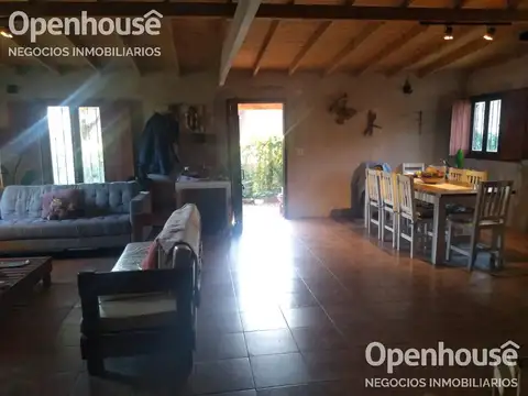 Casa 6 ambientes con 2 baños