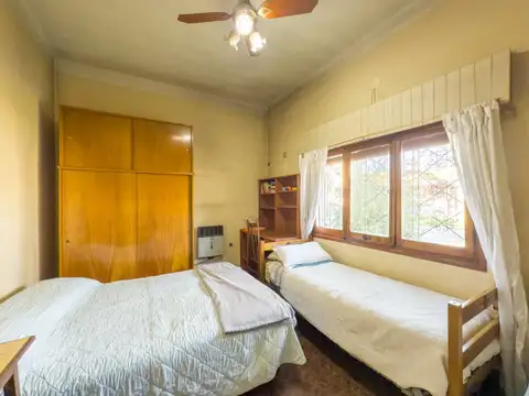 Casa 6 ambientes con 2 baños