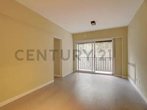 VENTA - Departamento  3 ambientes  reciclado con patio y balcón en Recoleta