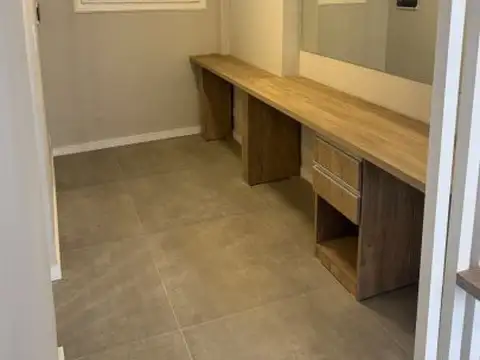 Casa 7 ambientes con 2 baños