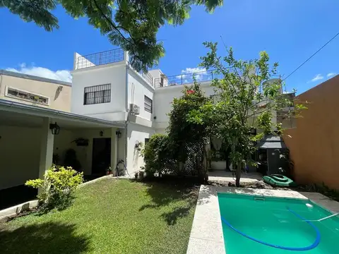 Castelar Norte Casa Racionalista en Venta 4 ambientes