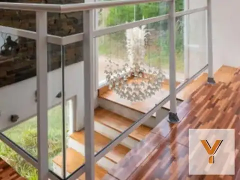 Casa en Venta con 4 cocheras