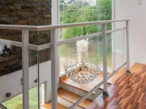 Casa en Venta con 4 cocheras