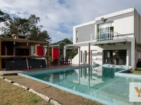 Casa en venta - 3 Dormitorios 3 Baños - Cochera - 490Mts2 - Valeria del Mar