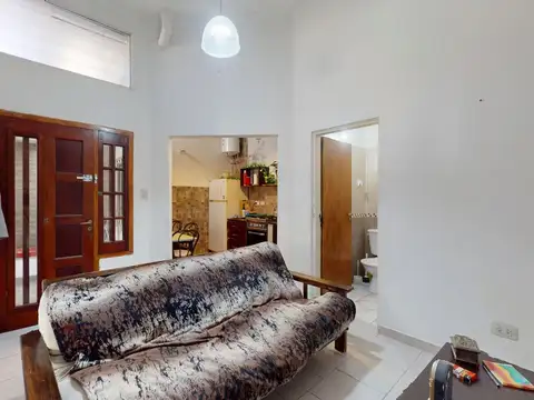 CASA CON 3 DEPTOS EN VENTA EN LANUS ESTE