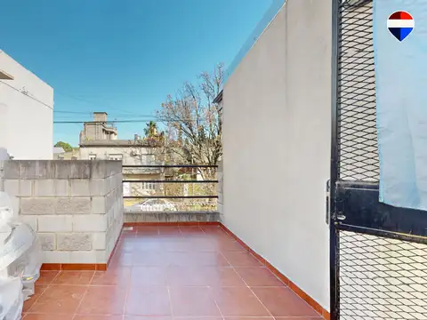 CASA CON 3 DEPTOS EN VENTA EN LANUS ESTE
