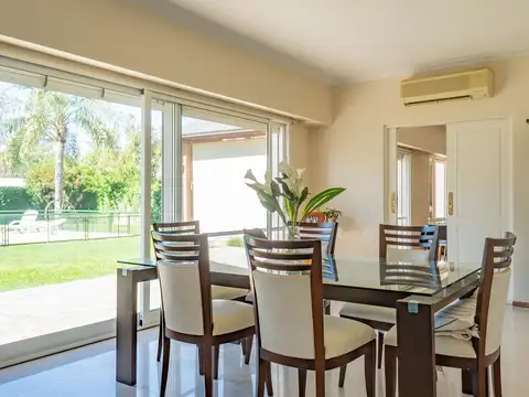 Casa 8 ambientes con 5 baños
