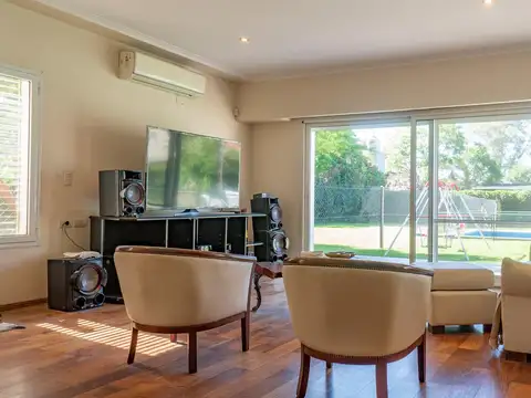 Casa en Venta con 4 cocheras