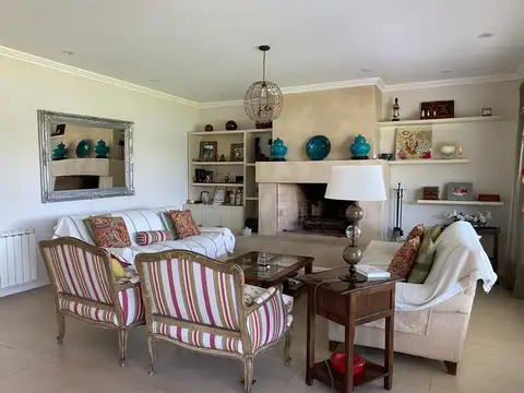 Casa 7 ambientes con 5 baños