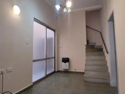 Casa en Alquiler con 1 cochera