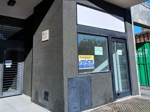 LOCAL EN ALQUILER SOBRE 27 DE FEBRERO Y ROCA $ 500.000