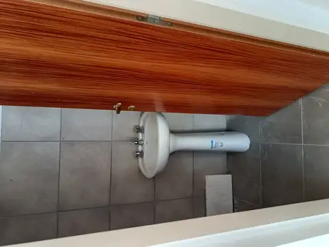 LOCAL EN ALQUILER SOBRE 27 DE FEBRERO Y ROCA $ 500.000