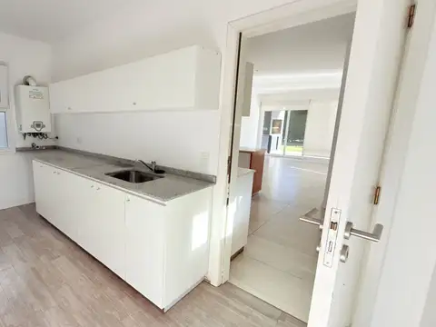 Casa 4 ambientes con 4 baños