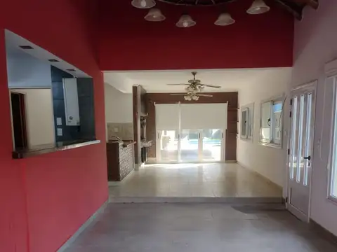 Casa 5 ambientes con 2 baños