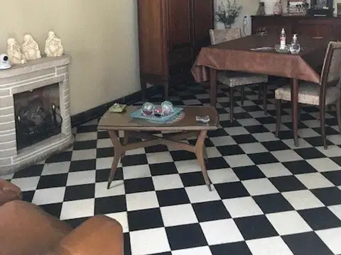 Casa en venta estilo colonial.  IDEAL INVERSORES O A REFACCIONAR   "NO APTA CREDITO"