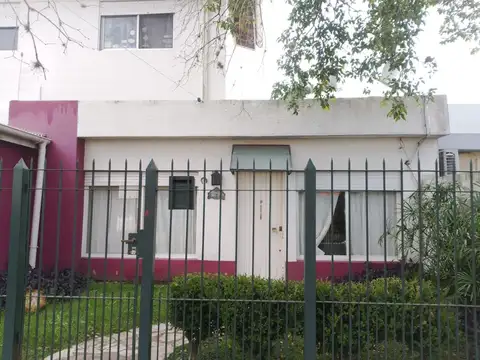 Casa de 5 ambientes con 325m centro de Llavallol