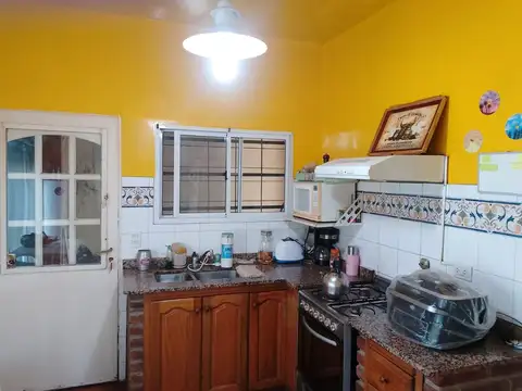 Casa 5 ambientes con 2 baños