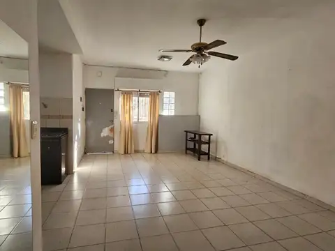 Depto Tipo Casa en Alquiler en Caseros, $ 800.000