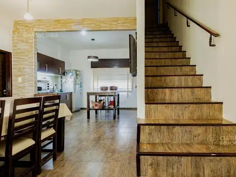 Casa 4 ambientes con 2 baños