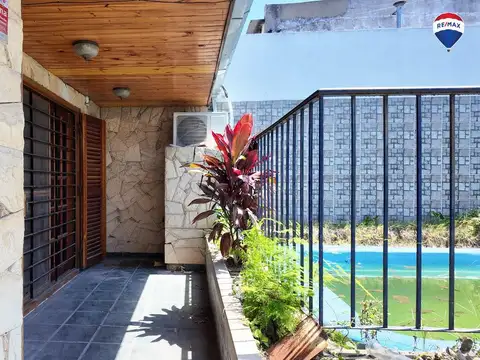 CHALET DE 5 AMB CON GARAGE, PILETA Y PATIO