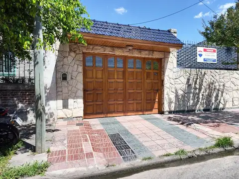 CHALET DE 5 AMB CON GARAGE, PILETA Y PATIO
