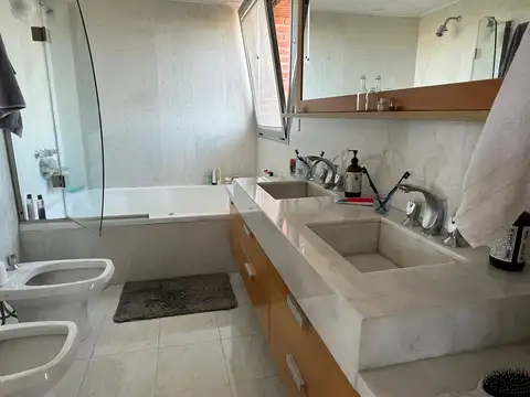 Departamento en Alquiler con 2 cocheras