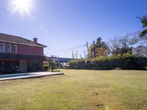 VENTA CASA 6 AMBIENTES EN MORENO PARQUE PISCINA