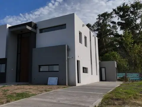 CASA 5 AMBIENTES EN VENTA  "PUERTOS" FINANCIACIADA