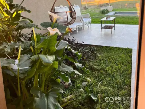 Casa en Venta con 3 cocheras