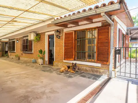 Casa 7 ambientes con 3 baños