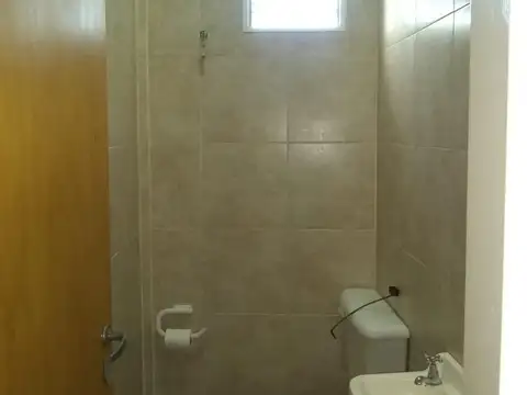 Casa, dptos y local comercial en Tanti