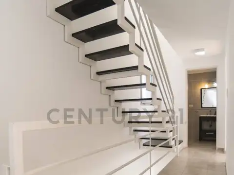 Departamento en venta en La Plata de 2 dormitorios con terraza privada y parrilla