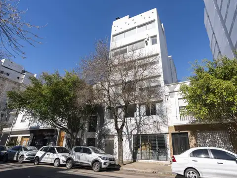Departamento en venta en La Plata de 2 dormitorios con terraza privada y parrilla