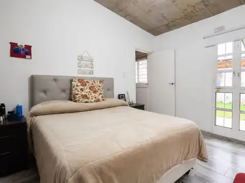 Vende casa 2 dorm. b° Universitario de Horizonte 1