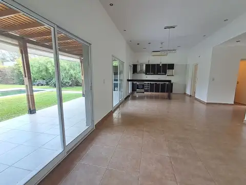 Casa 5 ambientes con 3 baños