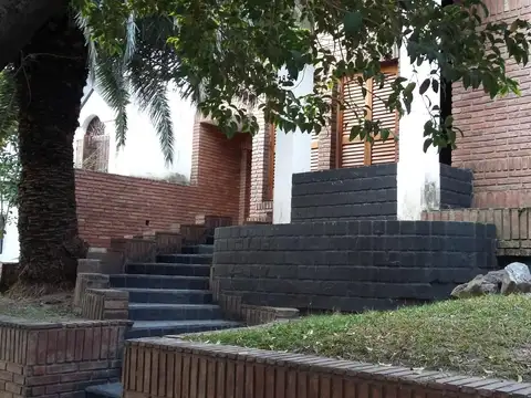 URCA casa de 4 dormitorios.Excel. estado/sector mts.Lamarca 