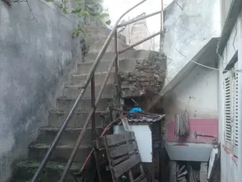 CASA EN 2 PLANTAS, PB A MODERNIZAR Y PA A TERMINAR S/LOTE 10 M. X 20.25 M, OPORTUNIDAD! CONSULTE!