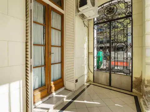 Casa 9 ambientes con 2 baños
