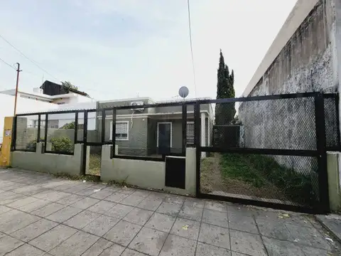 Casa en venta .3amb .Hipolito Yrigoyen 4400.San Justo
