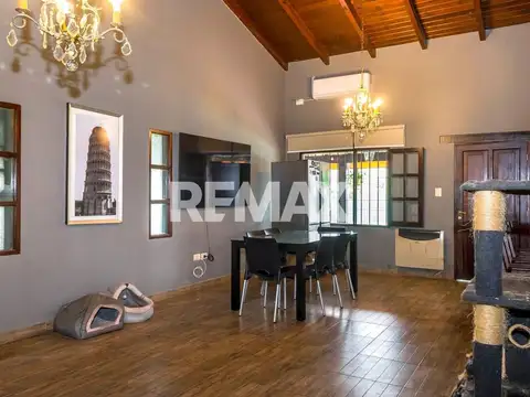 CASA 3 DORM VENTA LA ALMUDENA EN ESQUINA C/PILETA