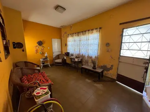 Casa céntrica, amplio terreno, San Nicolas