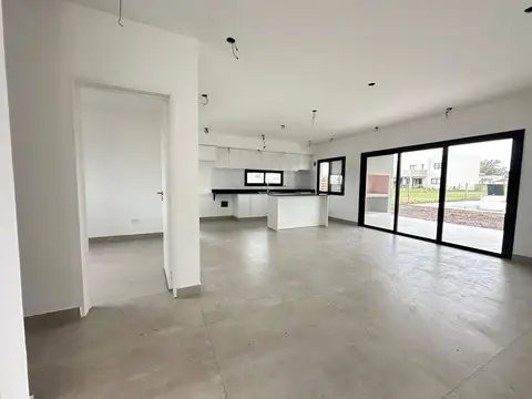 Casa 5 ambientes con 4 baños