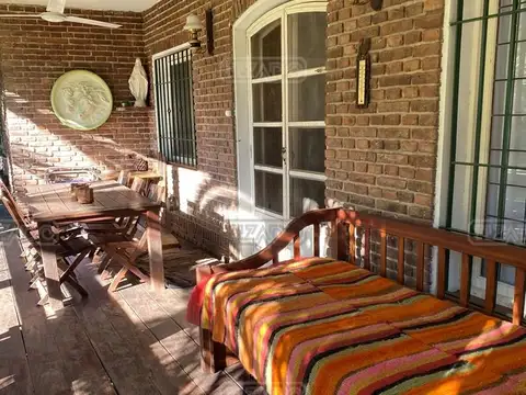 Casa 6 ambientes con 3 baños