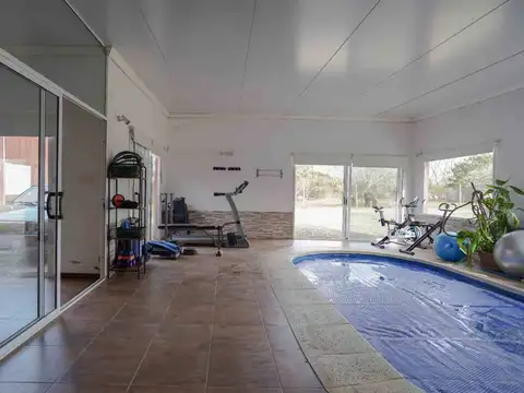 Alquilo local gimnasio con piscina climatizada