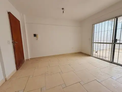 Depto Tipo Casa en Alquiler de 3 ambientes