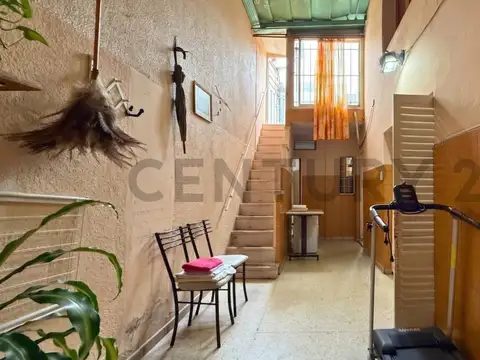 Casa 7 ambientes con 2 baños