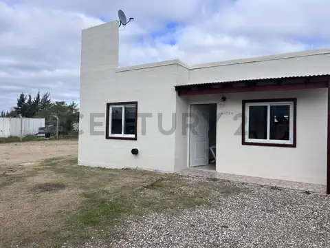 Casa en Alquiler con 2 cocheras