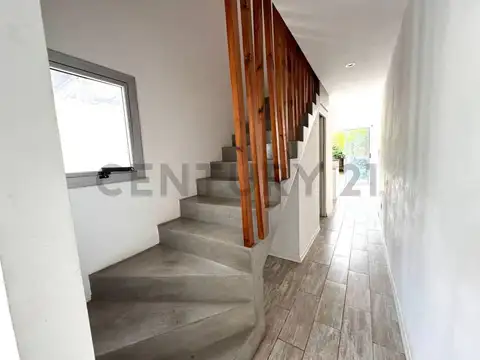 Casa en Alquiler con 1 cochera